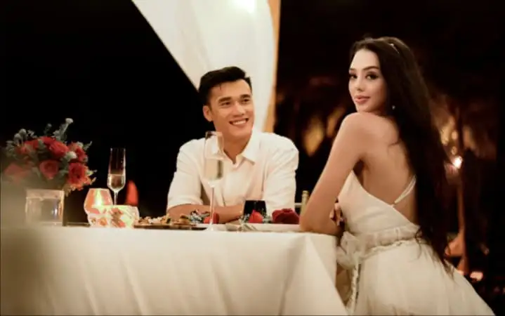 Chuyện tình "vượt rào" ngôn tình và đám cưới kín tiếng